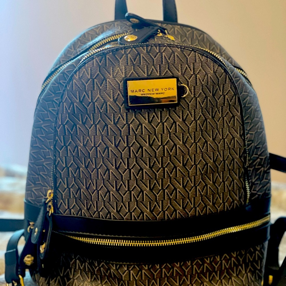 Women’s Black Medium Backpack with Matching Wallet